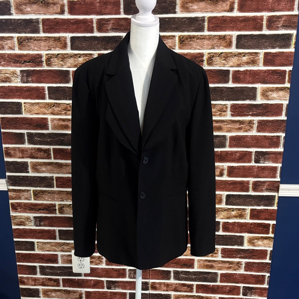 Larry Levine Elegant Black Suit